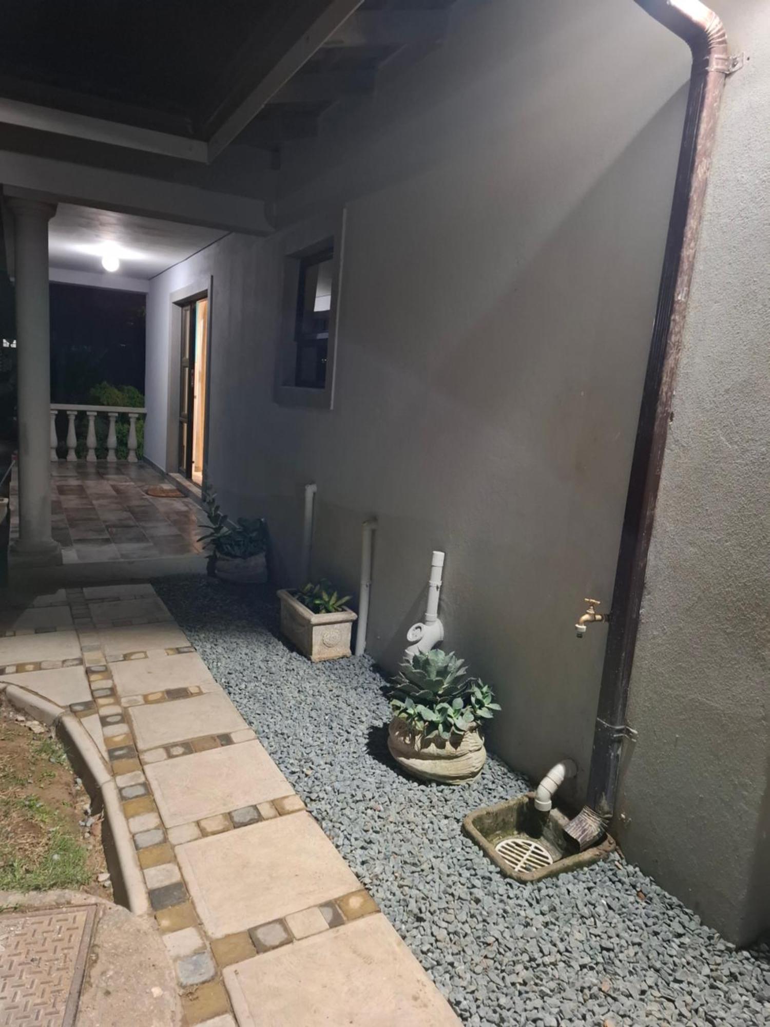 Apartment Claire's Hill On Renown Durban